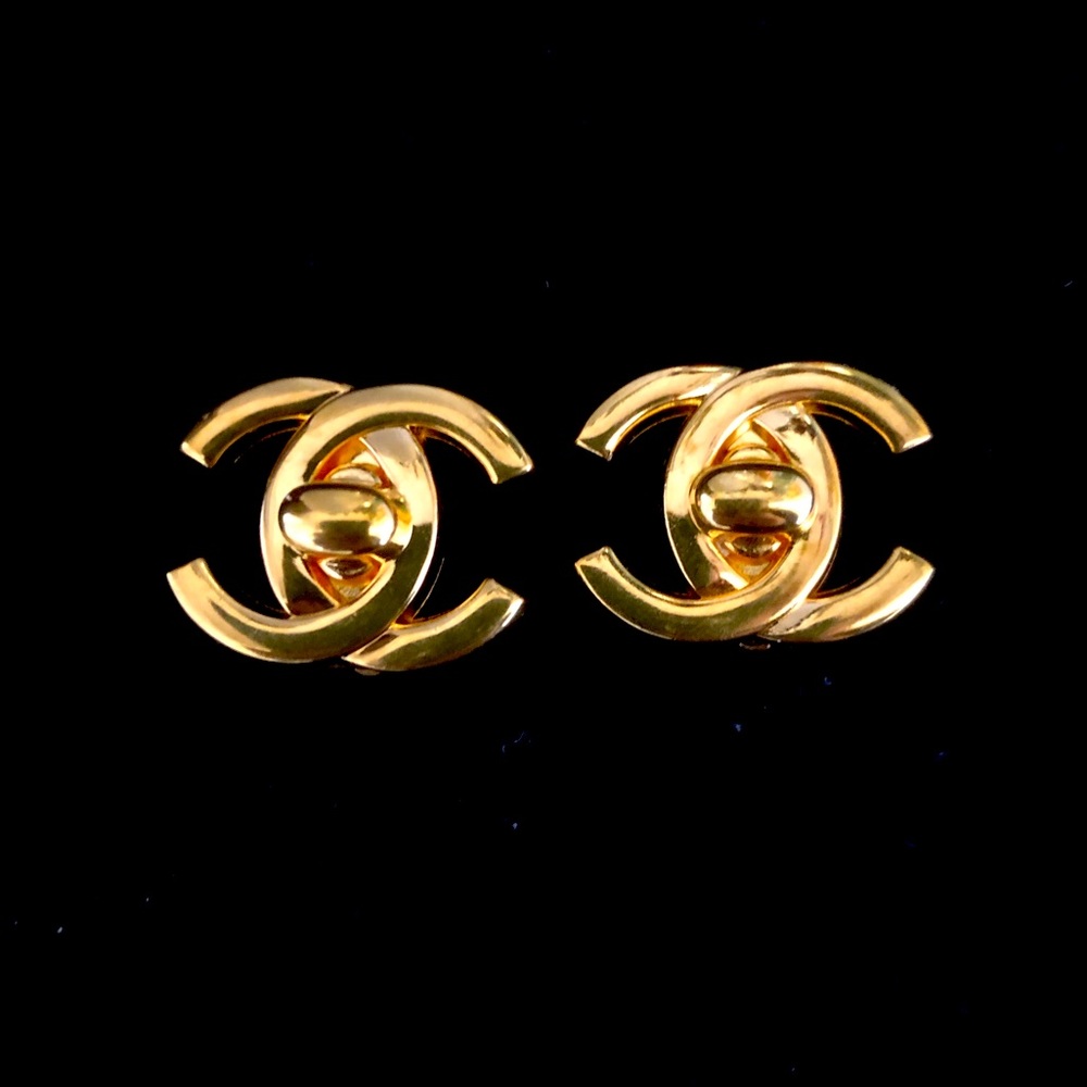 CHANEL Vintage CC Logos Turnlock Earrings 0.9-0.7” Clip-on 95A T04310